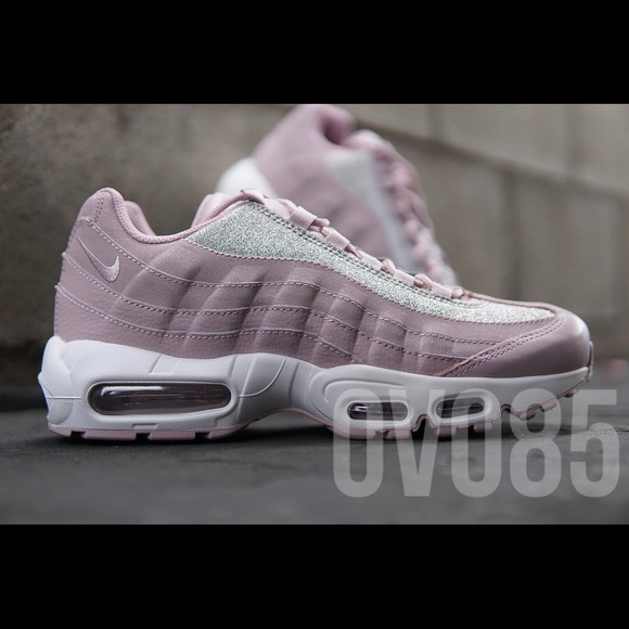 Nike Shoes - Nike Air Max 95 SE